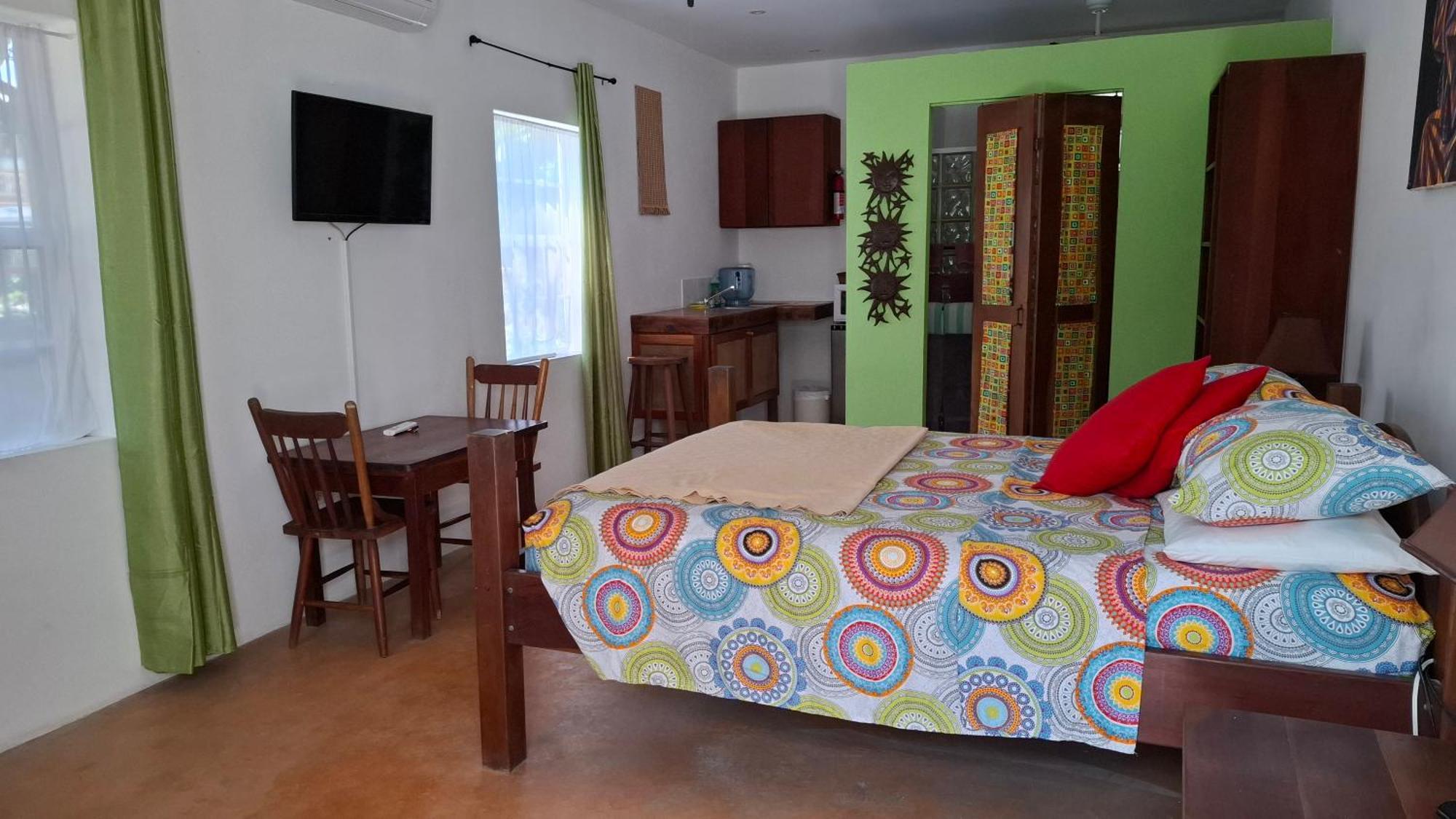 Amanda'S Place Green Studio - Pool And Tropical Garden เคย์คอล์กเกอร์ ภายนอก รูปภาพ